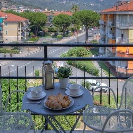 Ad Un Passo Da… Apartment Pietra Ligure Bagian luar foto